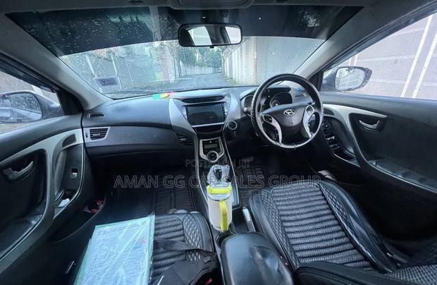 Hyundai Avante 2012 Blue