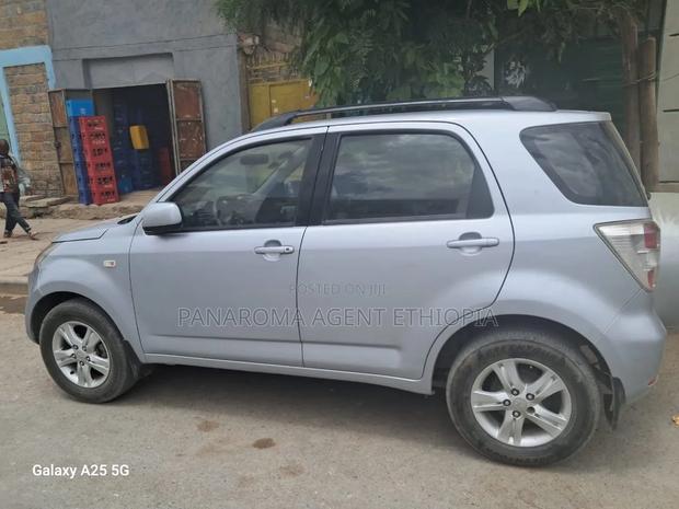 Daihatsu Terios 2010 Silver