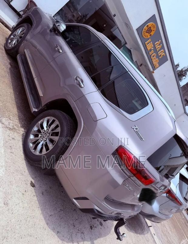 Toyota Land Cruiser 2022 Gray
