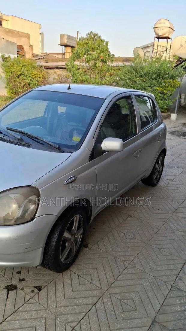 Toyota Vitz 2001 Silver