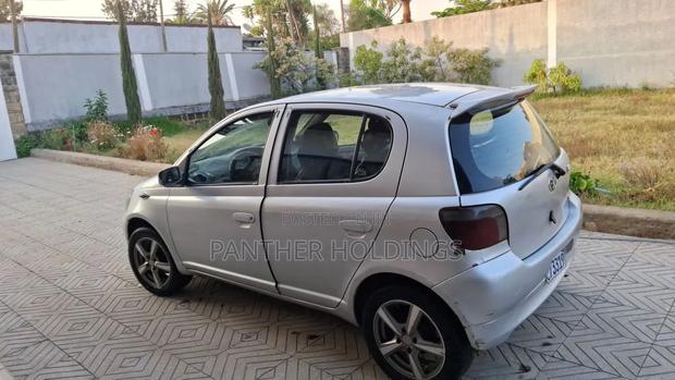 Toyota Vitz 2001 Silver