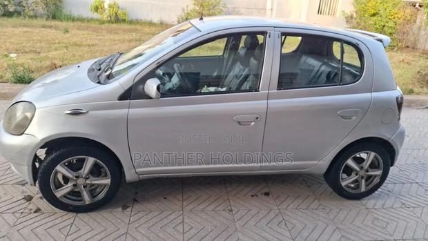 Toyota Vitz 2001 Silver