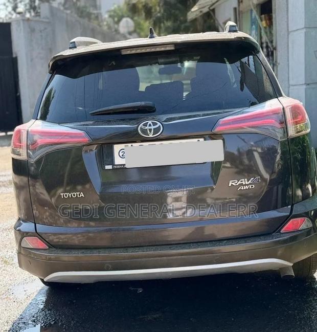 Toyota RAV4 2017 Brown