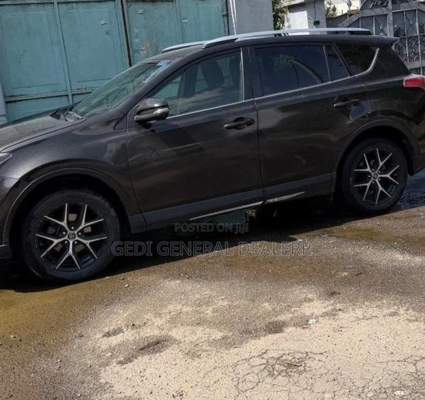 Toyota RAV4 2017 Brown