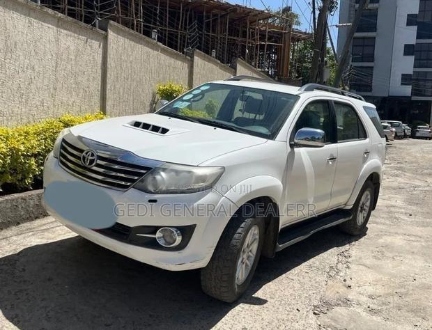 Toyota Fortuner 2015 White