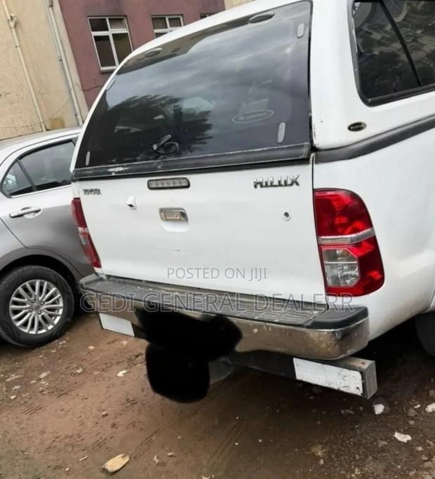 Toyota Hilux 2013 White
