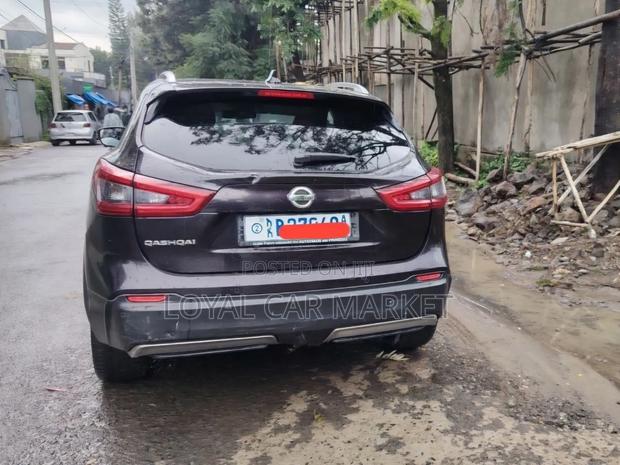 Nissan Qashqai 2018 Brown