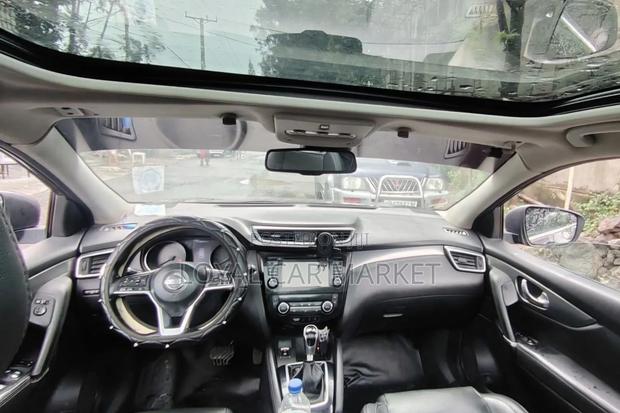 Nissan Qashqai 2018 Brown