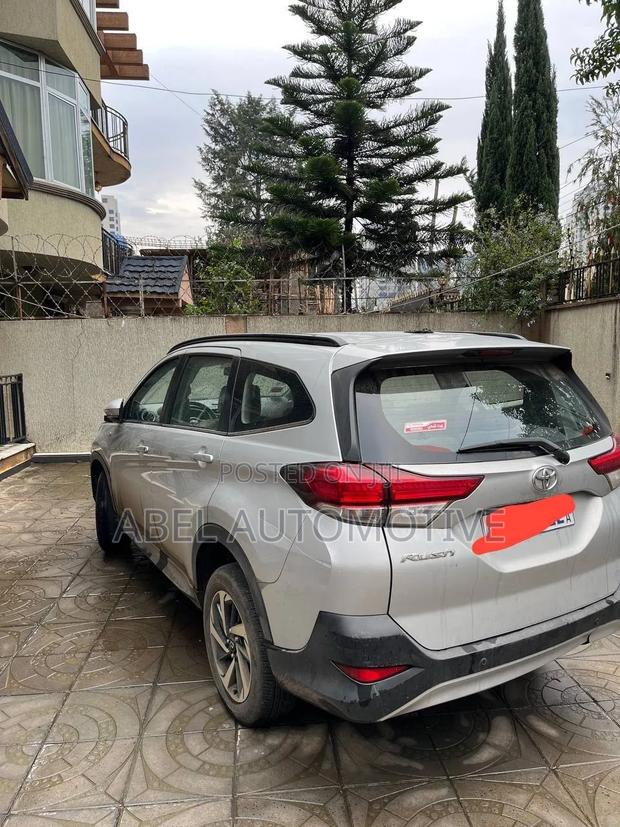 Toyota Rush 2022 Silver