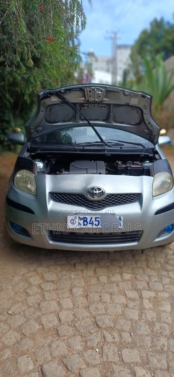 Toyota Yaris 2010 Silver