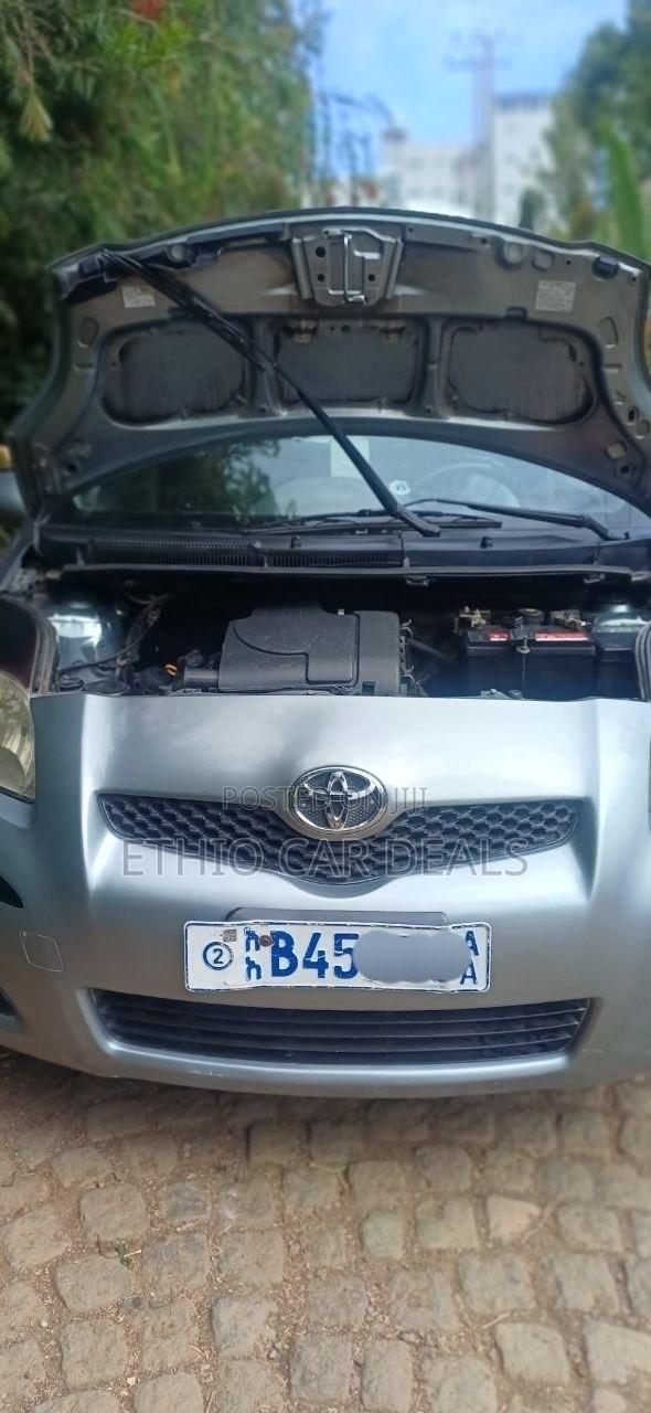 Toyota Yaris 2010 Silver