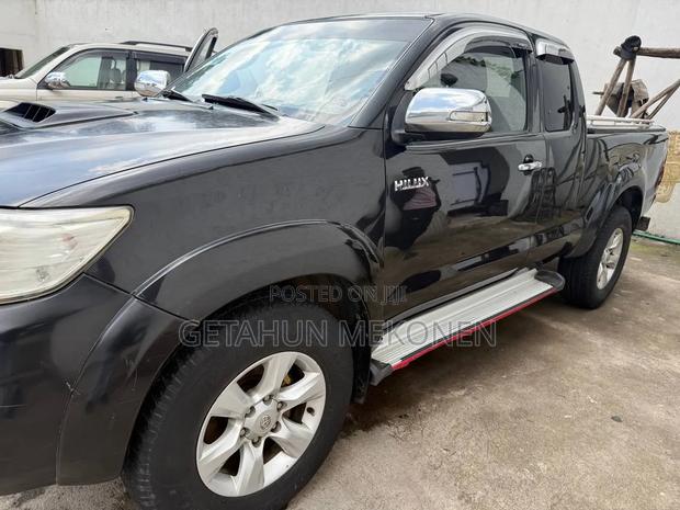Toyota Hilux 2015 Black