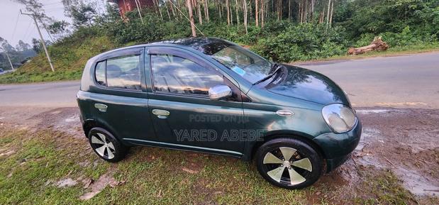 Toyota Vitz 2001 Gray