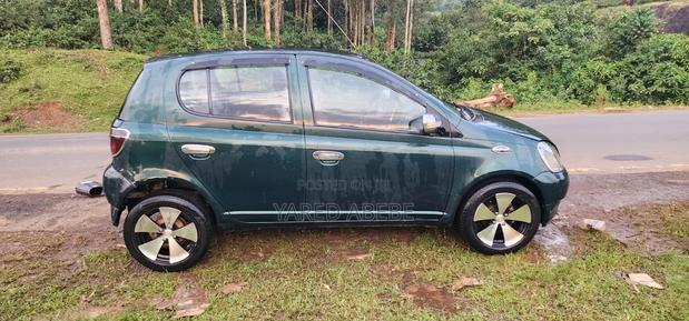Toyota Vitz 2001 Gray