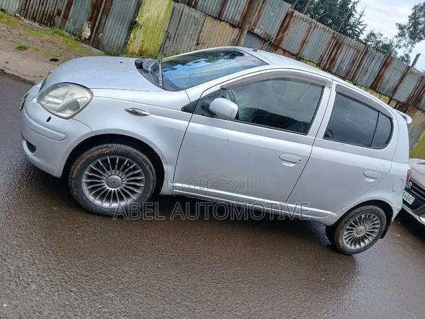 Toyota Vitz 2003 Silver