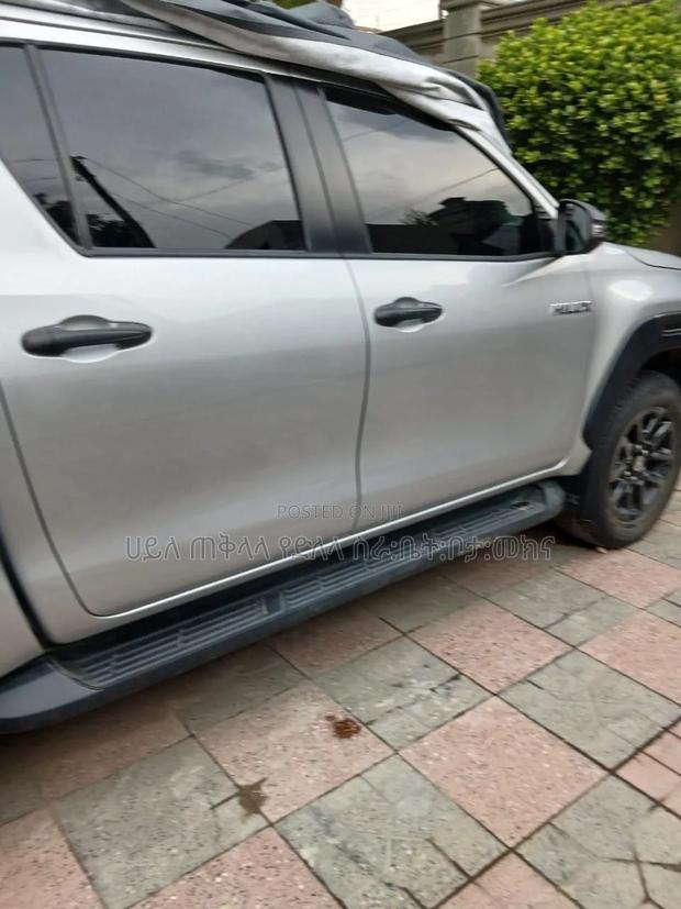 New Toyota Hilux 2025 Silver