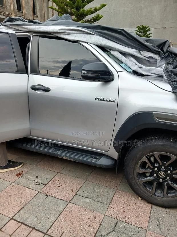New Toyota Hilux 2025 Silver