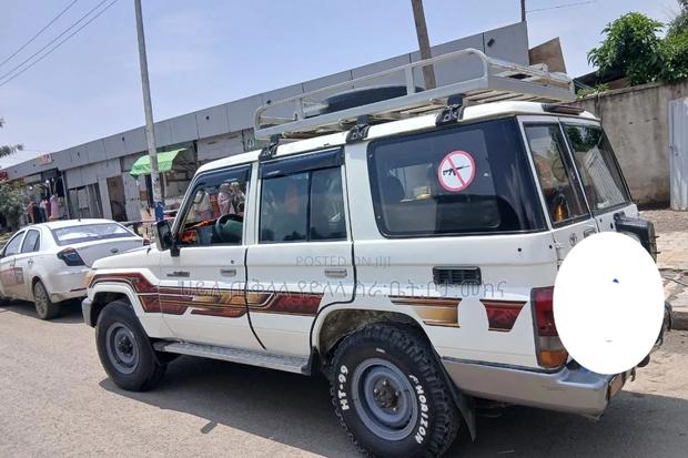 Toyota Land Cruiser 2010 Off white