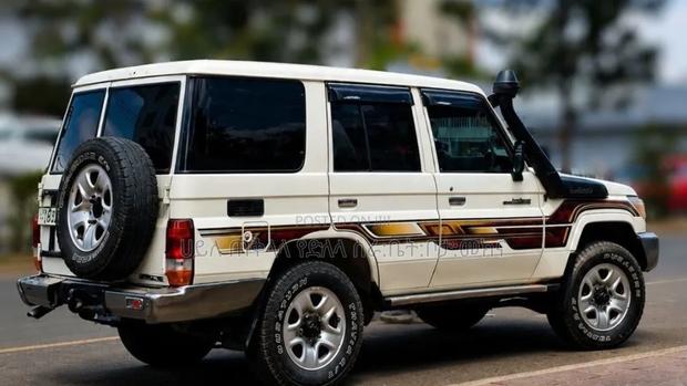 Toyota Land Cruiser 2012 White