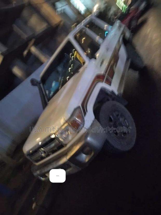Toyota Land Cruiser 2012 White