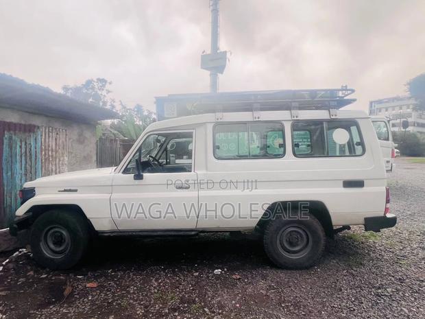 Toyota Land Cruiser 2003 White
