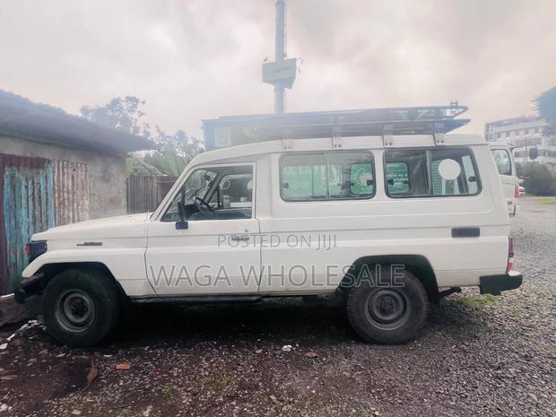 Toyota Land Cruiser 2003 White