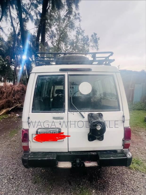 Toyota Land Cruiser 2003 White