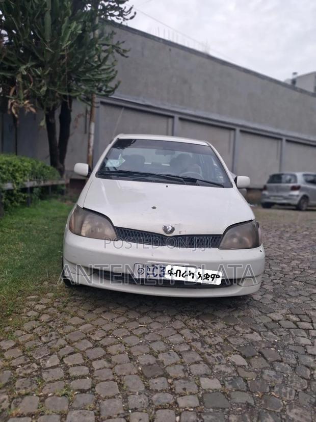 Toyota Platz 1.3 AWD 2002