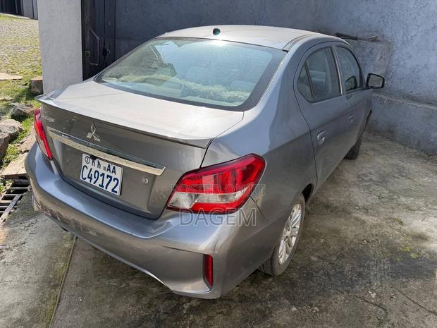 Mitsubishi Attrage 2022 Silver