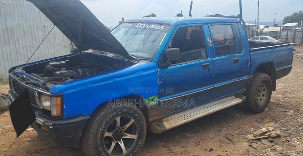 Mitsubishi L200 Double Cab 2.4 4WD 1999 Blue