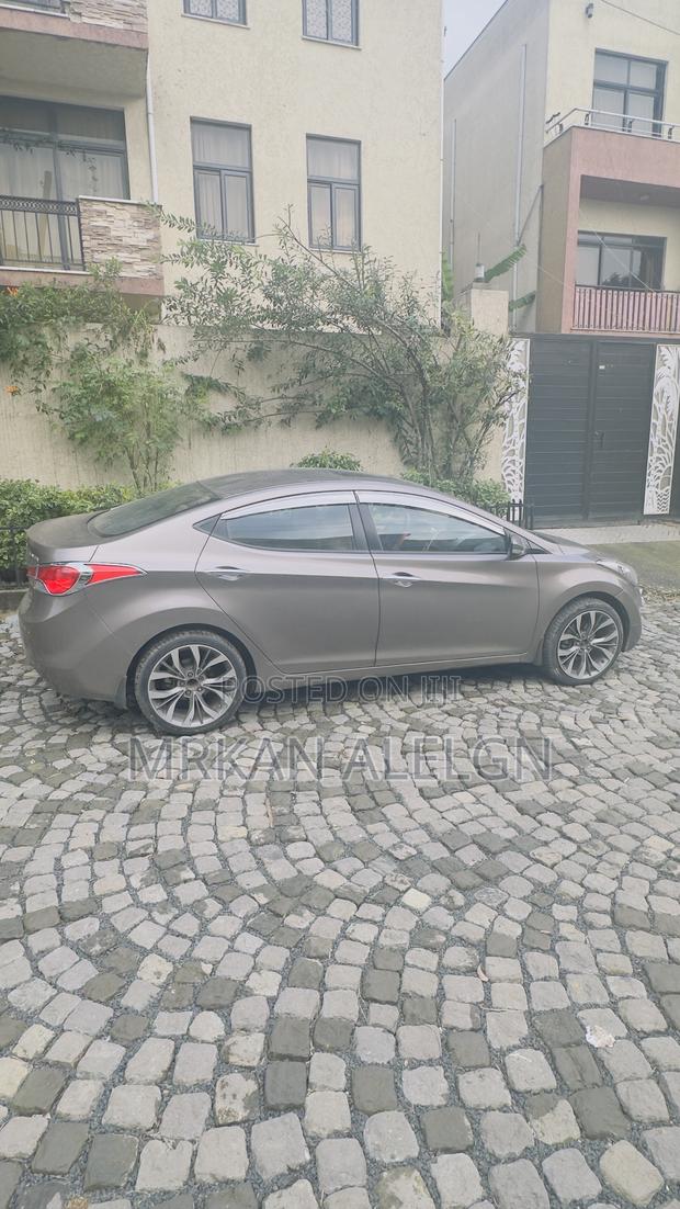 Hyundai Elantra 2012 Brown
