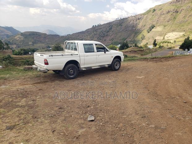 Mitsubishi L200 2000 White