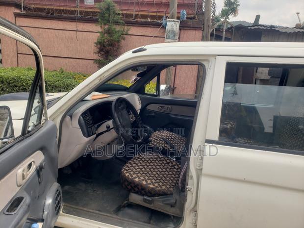 Mitsubishi L200 2000 White