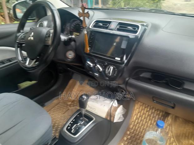 Mitsubishi Attrage 2022 Silver