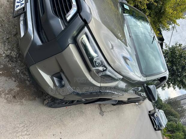 Toyota Hilux 2021 Gray