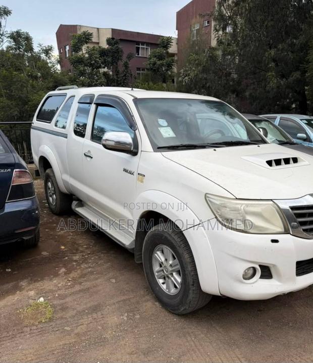 Toyota Hilux 2013 White