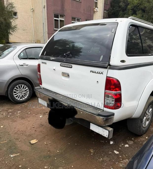 Toyota Hilux 2013 White