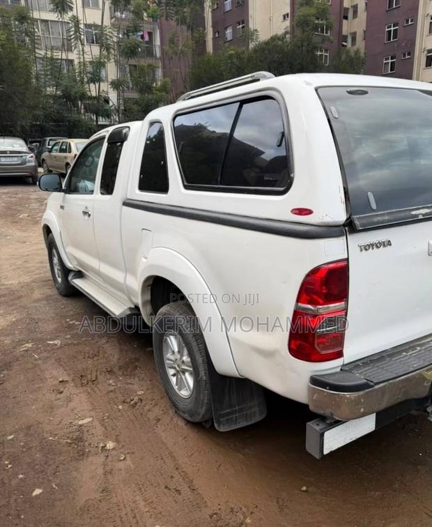 Toyota Hilux 2013 White