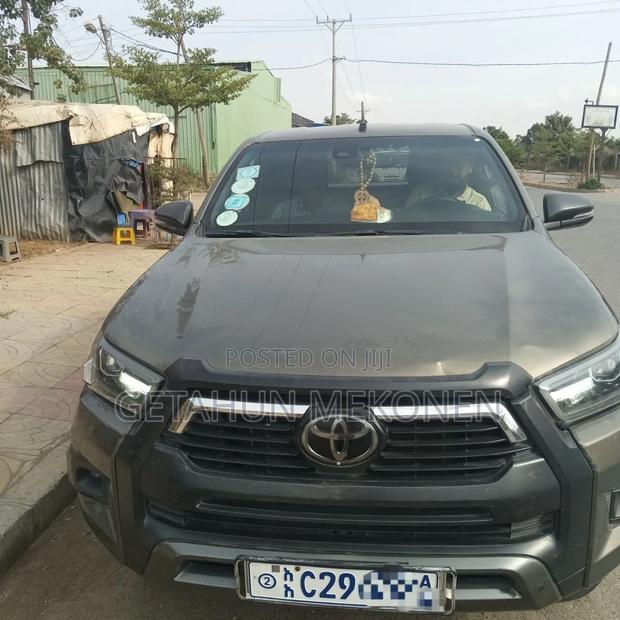 Toyota Hilux 2021 Gold