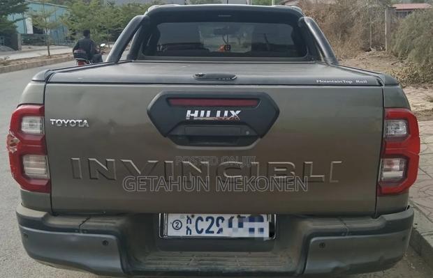 Toyota Hilux 2021 Gold