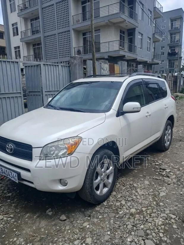 Toyota RAV4 2011 White