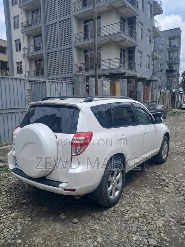 Toyota RAV4 2011 White