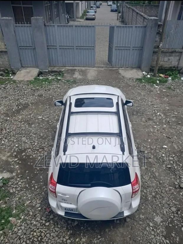 Toyota RAV4 2011 White