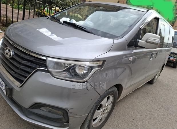 Hyundai Staria 2022 Silver