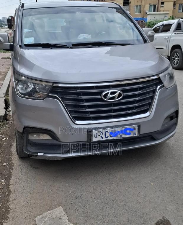 Hyundai Staria 2022 Silver