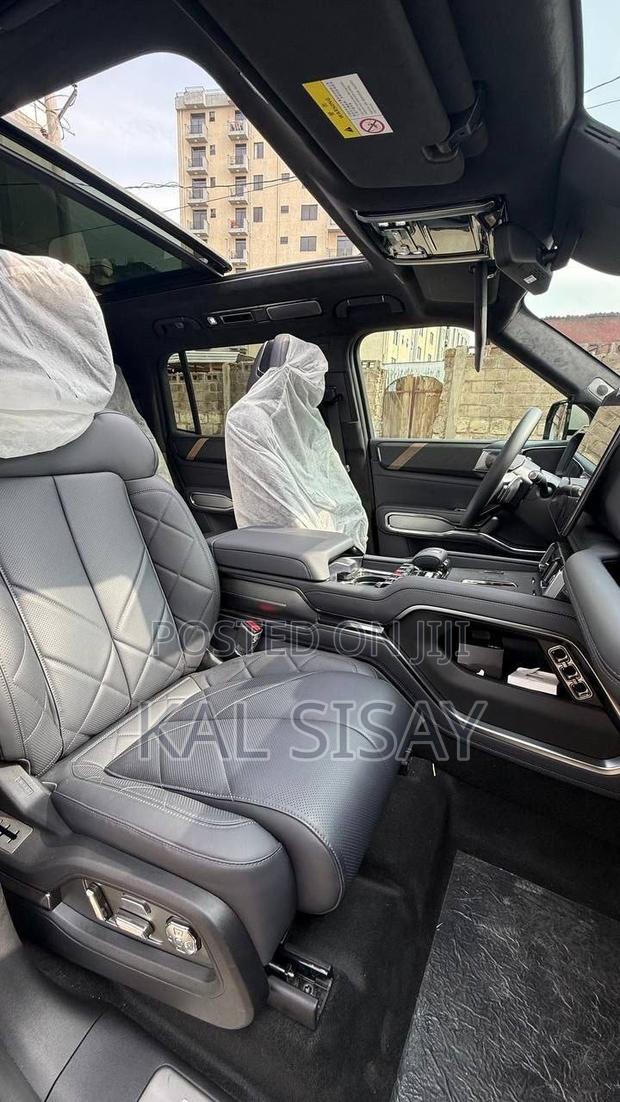New BYD Leopard 8 2.0 Hybrid AWD 2025 Silver