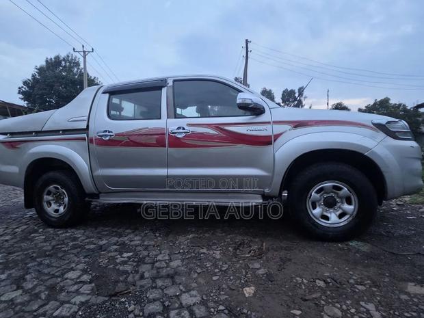 Toyota Hilux 2012 Silver