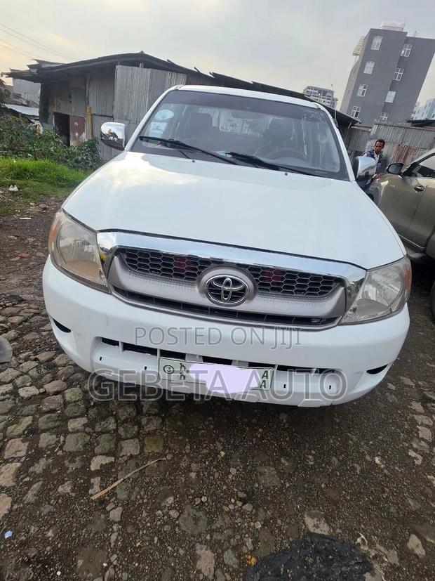 Toyota Hilux 2008 White