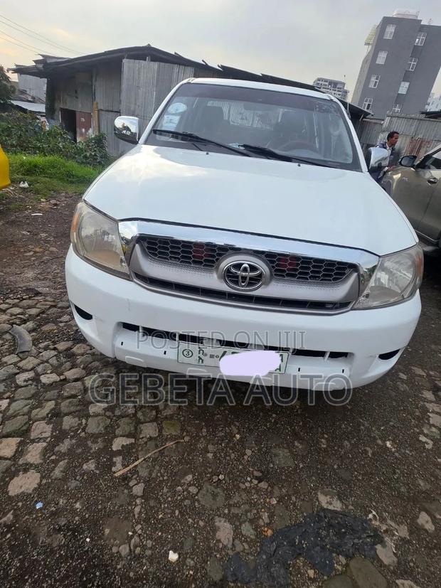 Toyota Hilux 2008 White