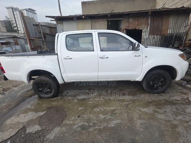 Toyota Hilux 2008 White
